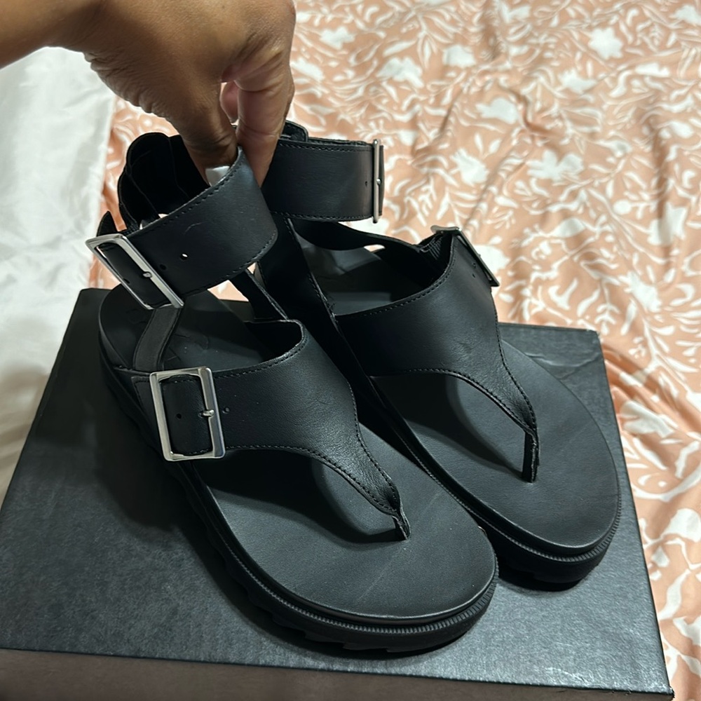 Sorel WOMEN'S ROAMING™ T-STRAP SANDALS size 7.5 BNIB